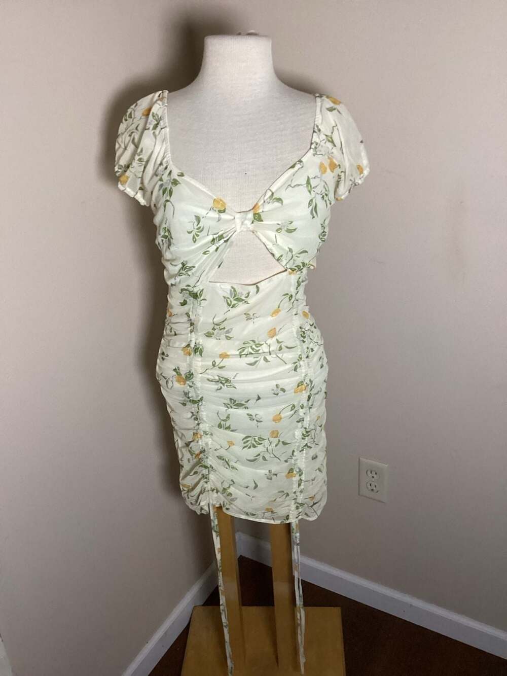 Zelda en;semble Lemon Print Ruched Cutout Mini Dress with Puff Sleeves, Size L